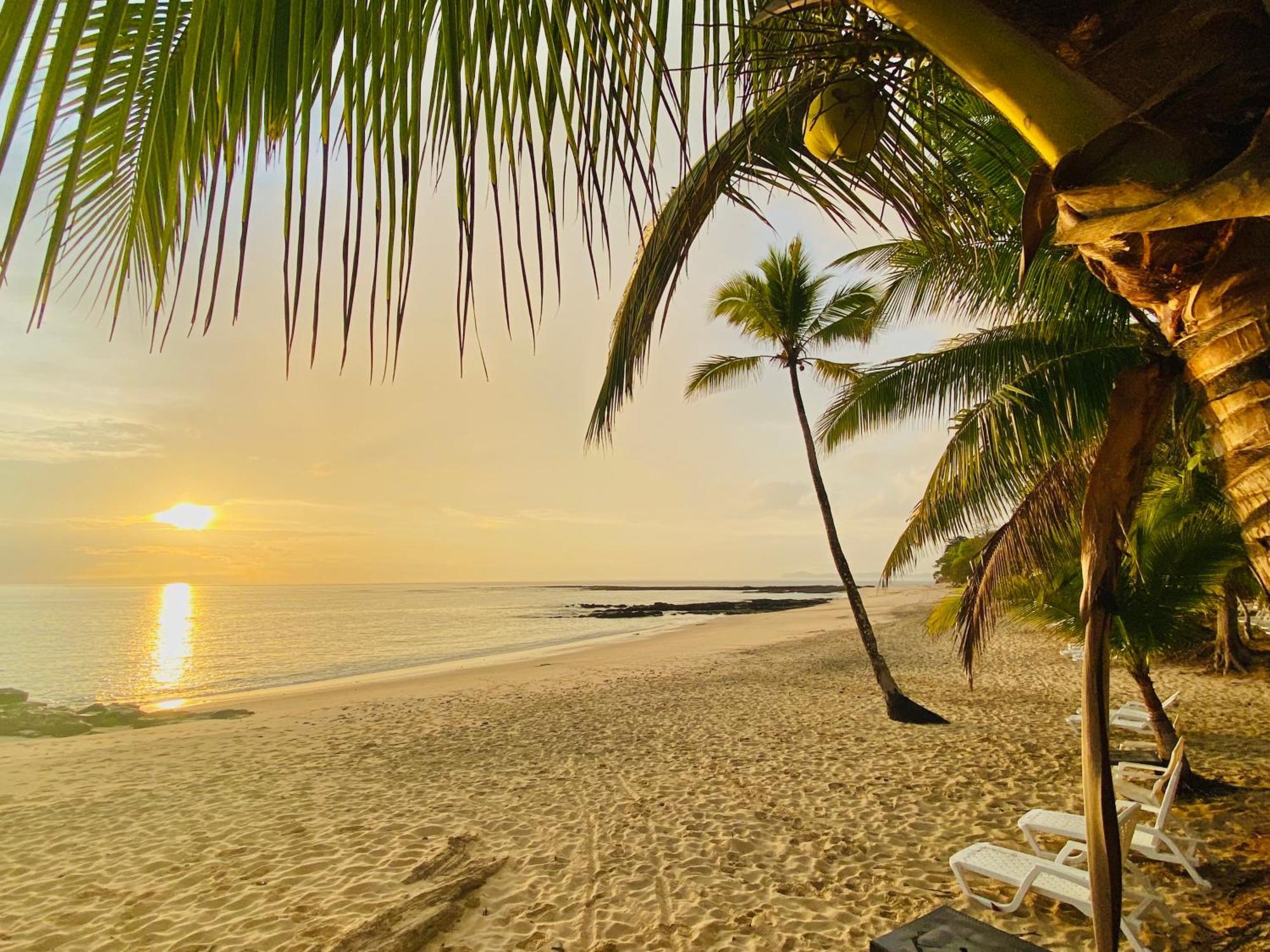 Sonny Island Resort Cabanas Frente Al Mar Punta Bajo Rico Extérieur photo